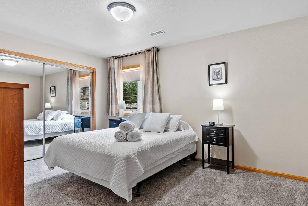 Convenient Townhouse - Near Airport Villa Rapid City Exterior photo