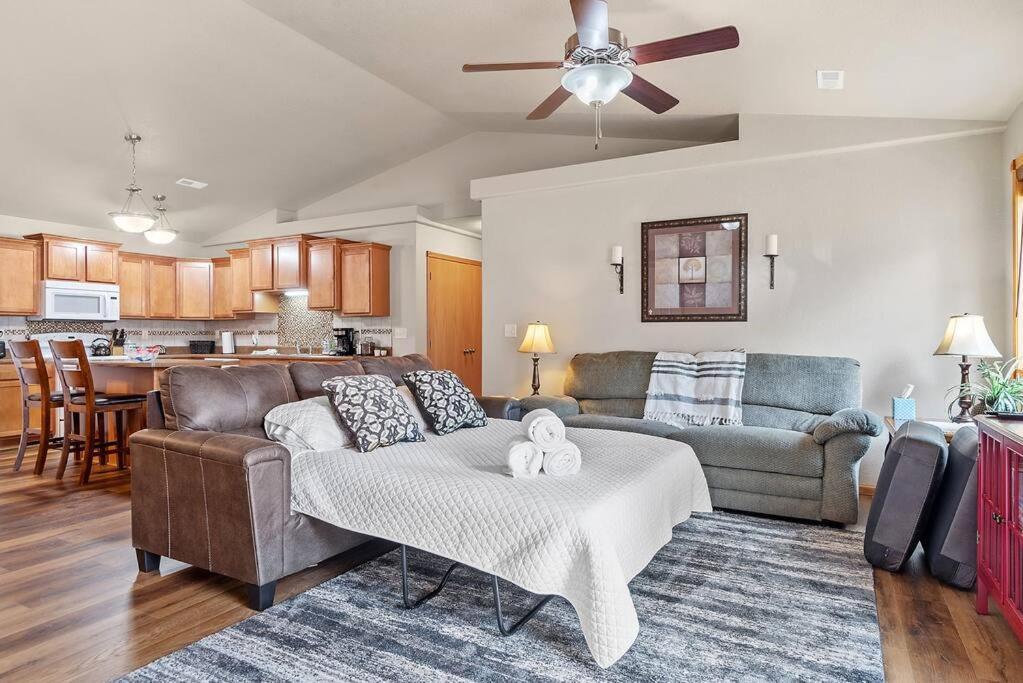 Convenient Townhouse - Near Airport Villa Rapid City Exterior photo