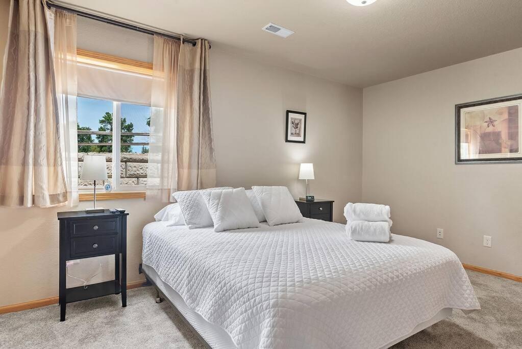 Convenient Townhouse - Near Airport Villa Rapid City Exterior photo